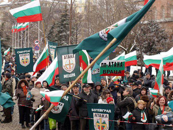 Болгарская партия "Атака" инициирует сбор подписей за проведение референдума о выходе Болгарии из НАТО