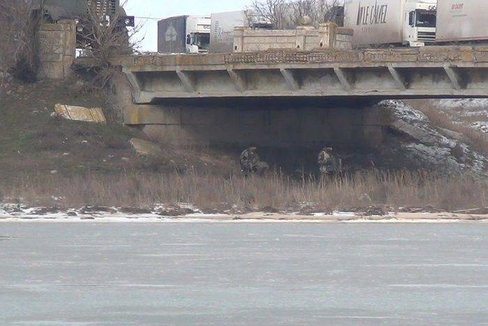 Киев приказал заминировать мосты в Крым