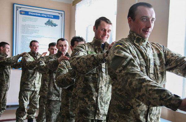 Американские СМИ о психологической помощи украинским солдатам: "волонтёры их учат не пить"