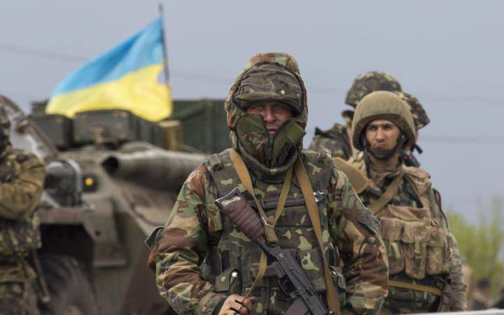 Обозреватель: Если украинские силовики пойдут в наступление, то будут терять 300 человек ежедневно