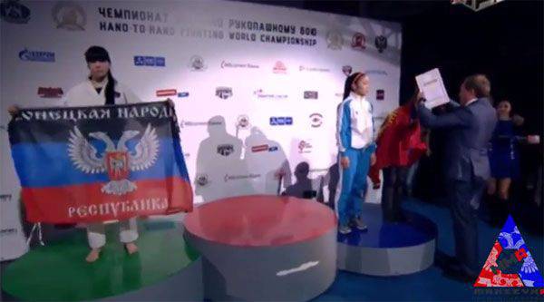 Украинская спортсменка на церемонию награждения ЧМ по рукопашному бою вышла с флагом ДНР