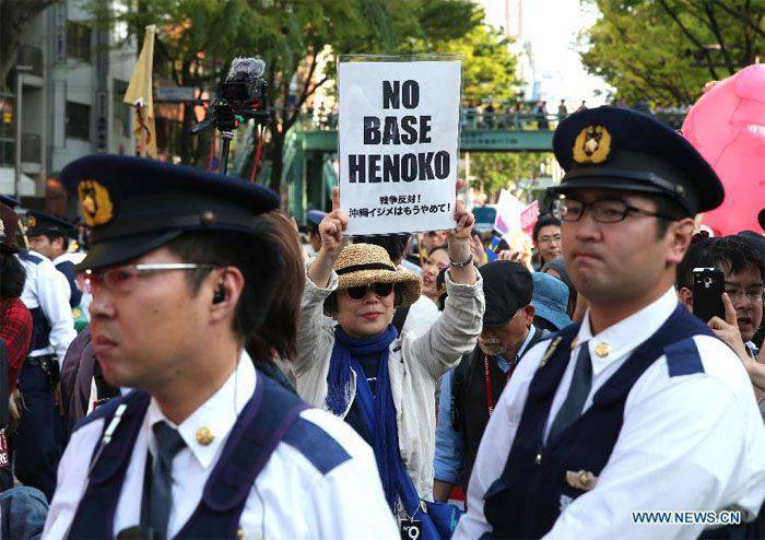 В Японии прошли протесты против американского военного присутствия на Окинаве