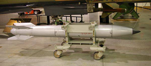 Тактические термоядерные бомбы семейства B61 (США)