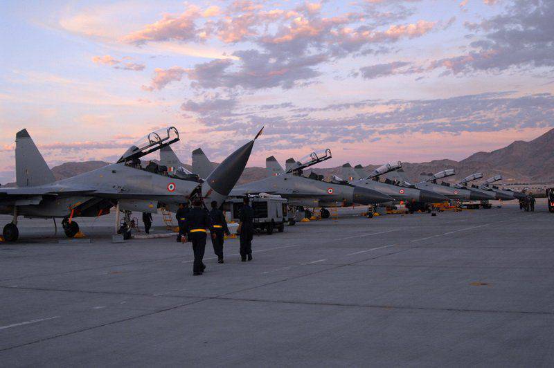 Индия и Британия провели тренировочные бои Су-30 и Typhoon
