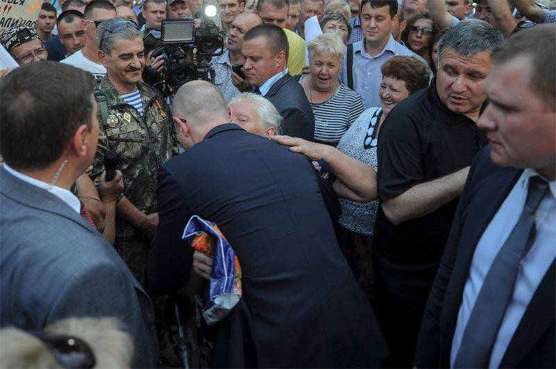 Яценюк оценил восстановление Донбасса в "киевскую трёшку"