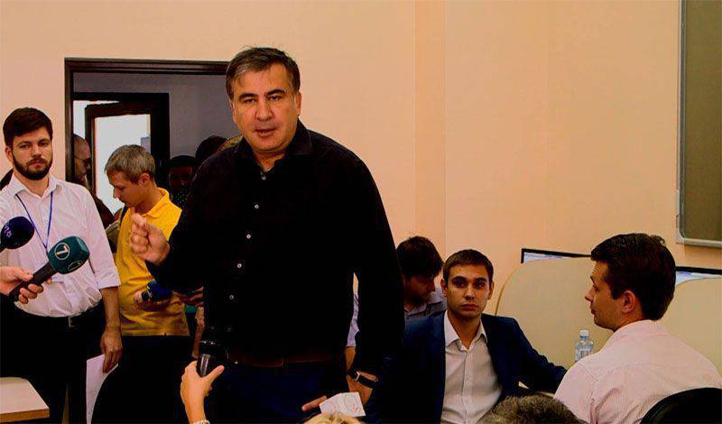 СМИ: На офисы партии Саакашвили в грузинских городах совершаются нападения