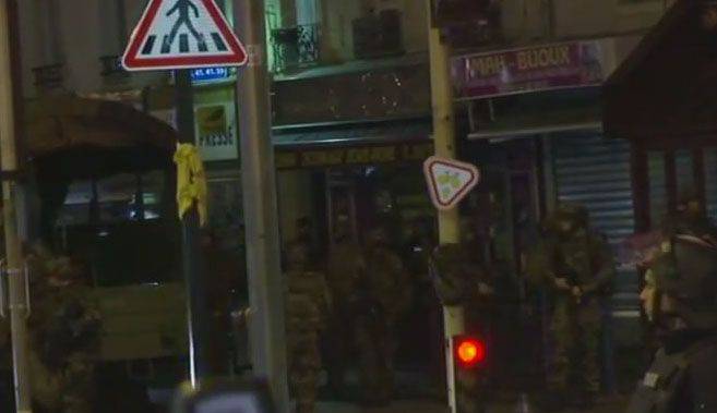 В парижском пригороде Сен-Дени террористка привела в действие взрывное устройство