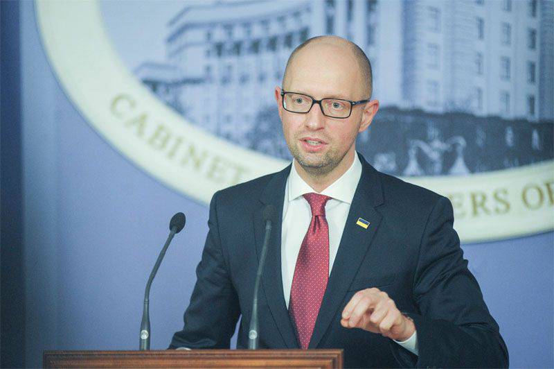 Яценюк занял первое место по уровню народного недоверия среди украинских политиков