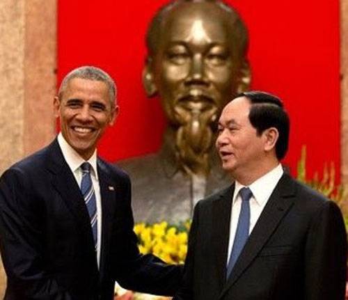 Обама во Вьетнаме предлагает американские вооружения