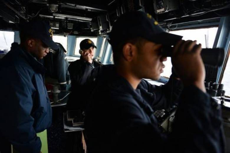 Корабль ВМС США открыл предупредительный огонь при приближении иранского катера