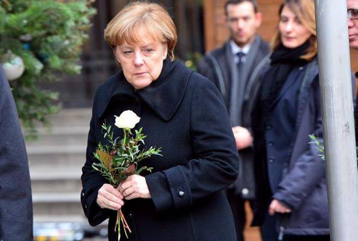 Германские СМИ: после теракта в Берлине оппозиция загоняет Меркель в угол
