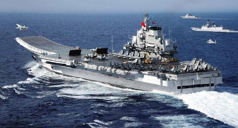 Авианосец «Ляонин» вышел в спорные воды Южно-Китайского моря