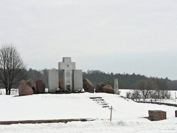 На западе Украины неонацисты взорвали памятник казнённым полякам