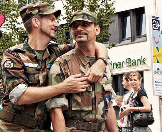 В немецкой армии проведут курсы по "сексуальной ориентации"