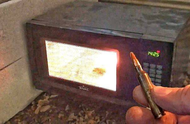 Как поведут себя трассирующие пули в микроволновке?