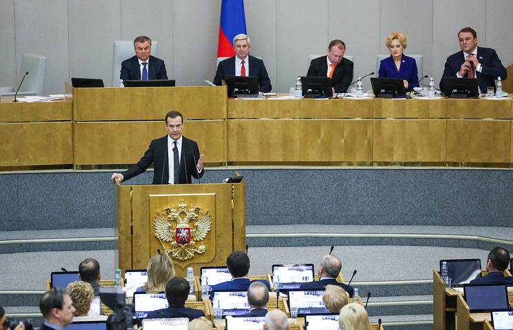 Медведев: не исключаю запрета на ввоз части иностранной продукции