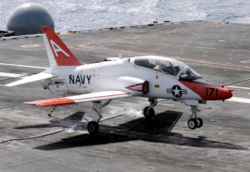 Летчики-инструкторы ВМС США объявили бойкот