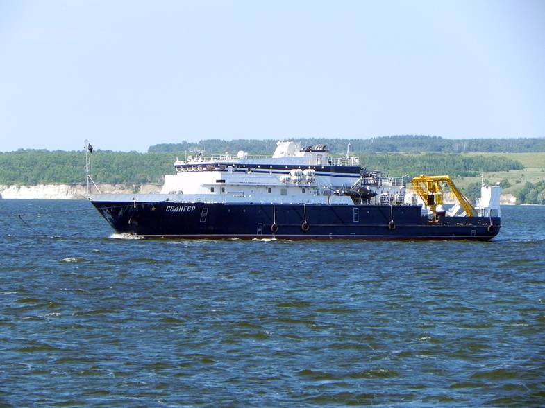 Опытовое судно "Селигер", располагающее возможностями работы на глубине, вошло в район гибели "Лимана"