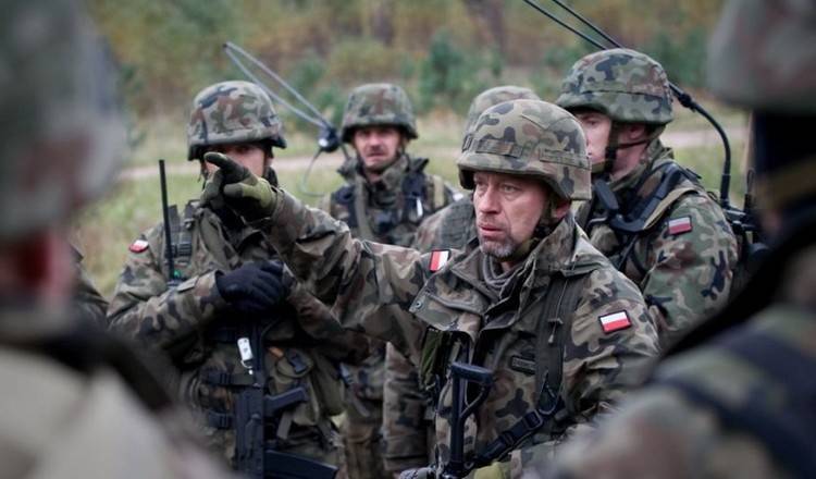 Киев разместил под Станицей Луганской около 120 польских наемников и 30 танков