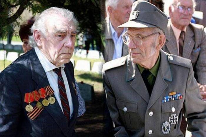 В Латвии утвердили закон, уравнивающий ветеранов СССР и фашистской Германии