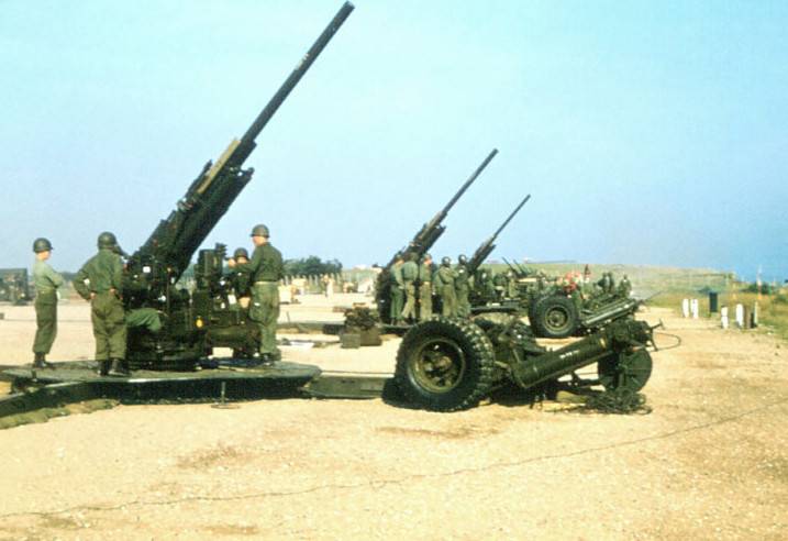 90毫米m2高射炮位于射击位置