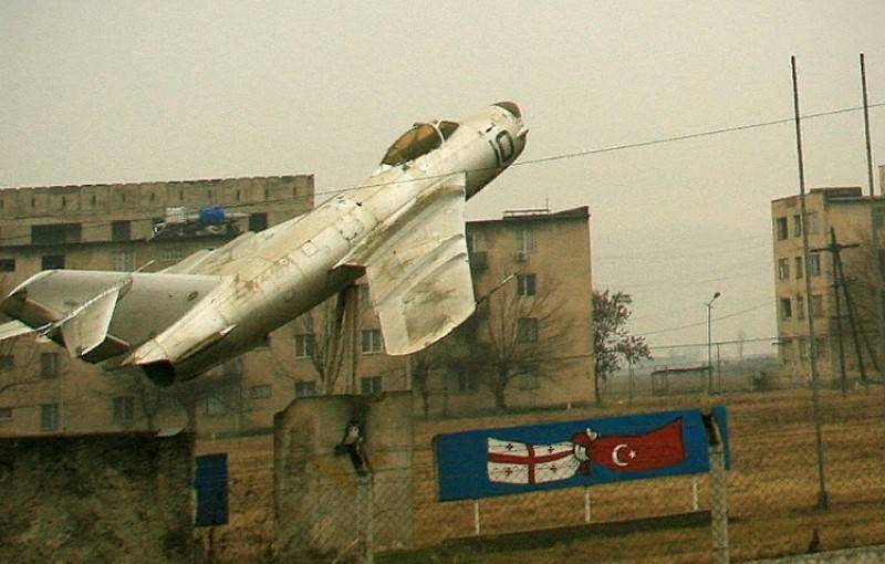 Грузия восстановит разбомбленный Россией аэродром на турецкие деньги