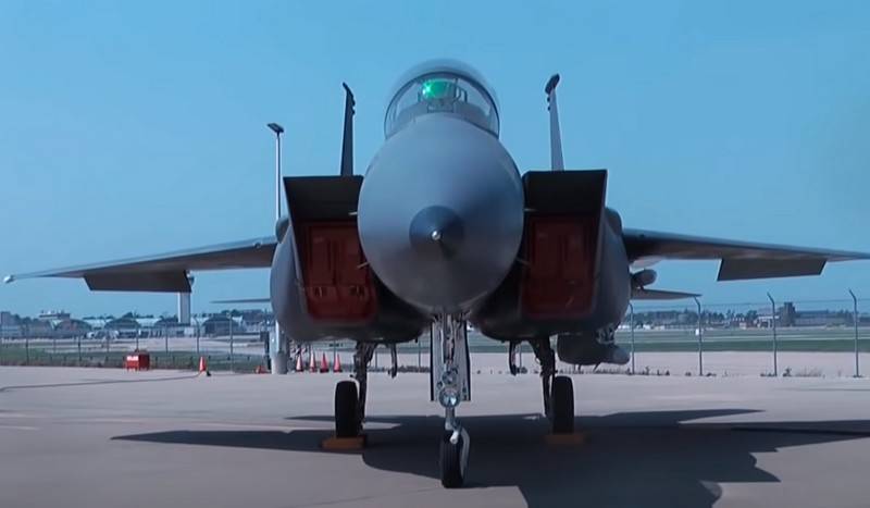 «Контракт на Су-35 завис»: Индонезия закупает американские F-15EX и французские Rafale