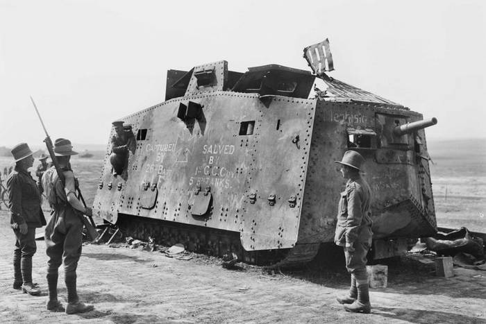 «Империя наносит ответный удар»: танковый бой под Виллер-Бретонне…