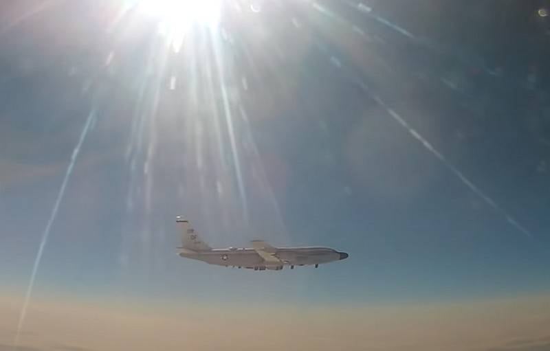 «Нарушения границы не допущено»: Российский МиГ-31 «перехватил» американский разведчик RC-135