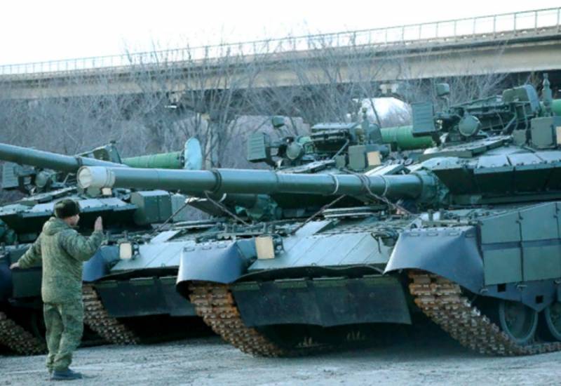 «Несколько десятков машин»: Партия танков Т-80БВМ впервые поступила на вооружение мотострелкового соединения ВВО
