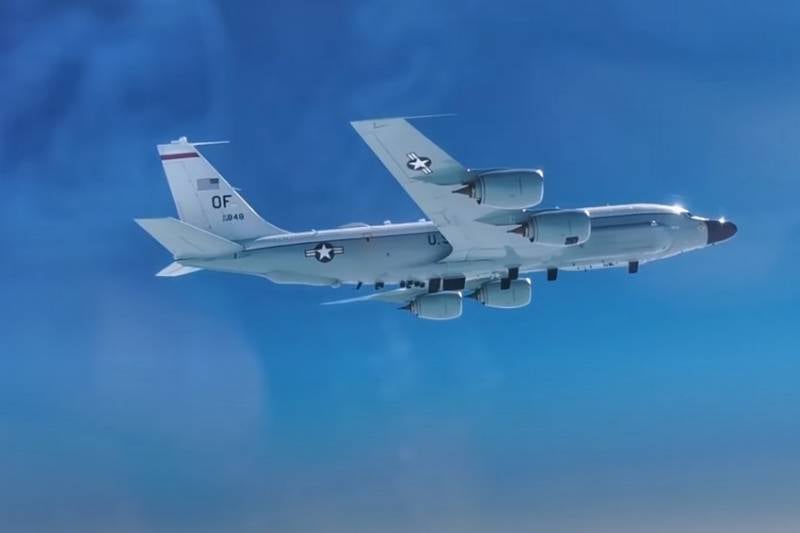 Российский МиГ-31 «перехватил» американский самолёт разведки RC-135 в районе Камчатки