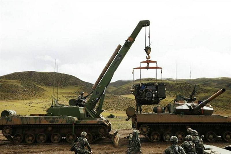 Индийские эксперты: Ремонт китайских танков Type 15 в Тибете не входил в сценарий учений, они выходили из строя по-настоящему