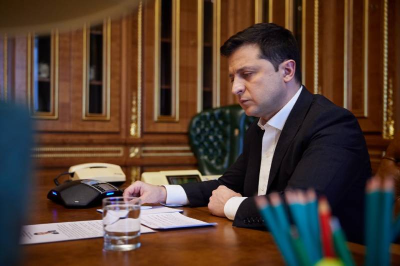 Экс-глава МВД Украины посоветовал Зеленскому немедленно ввести военное положение в Донецкой и Луганской областях