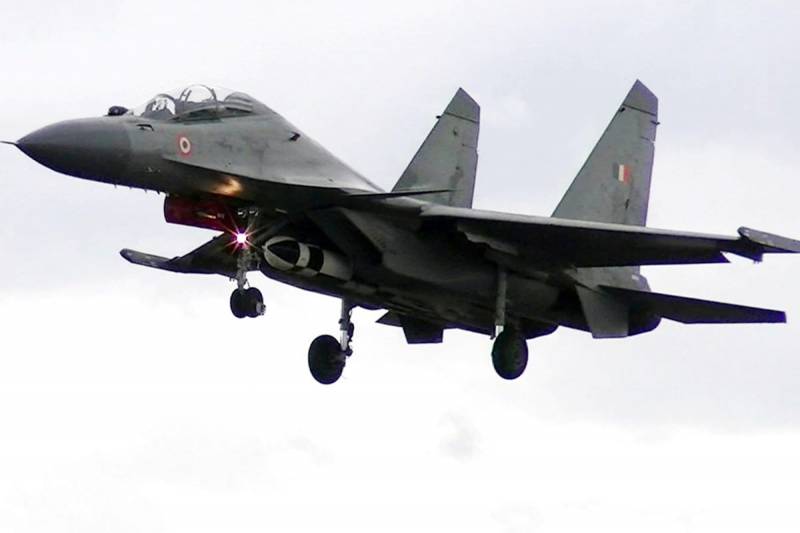 India comprará además aviones Su-30MKI y los equipará con misiles de alcance extendido