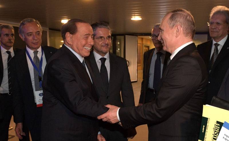 Экс-премьера Италии могут наказать за нарушение санкций из-за якобы подаренной Путиным водки