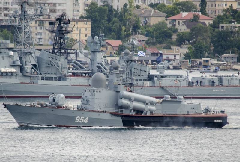 Минобороны РФ: В ходе атаки на Севастопольскую бухту ВСУ пытались поразить корабли, контролирующие зерновую сделку