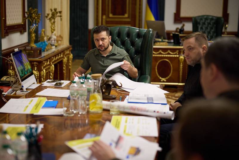 Зеленский заявил, что примет участие в саммите G20 в онлайн-формате, если в Киеве будет электричество