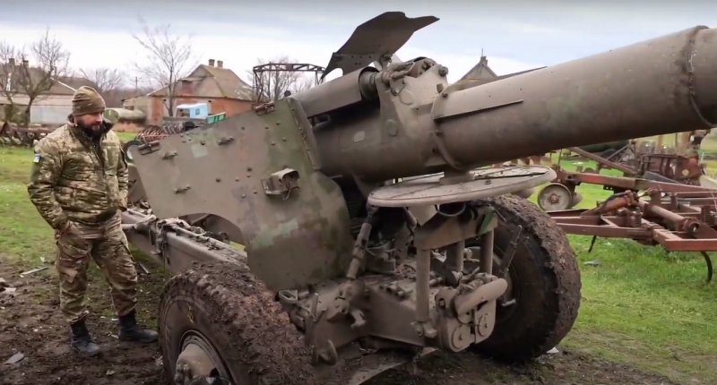 «Just a flat tire»: Armed Forces of Ukraine from a convenient angle showed the consequences of the arrival of a drone «Lancet» by howitzer D-20