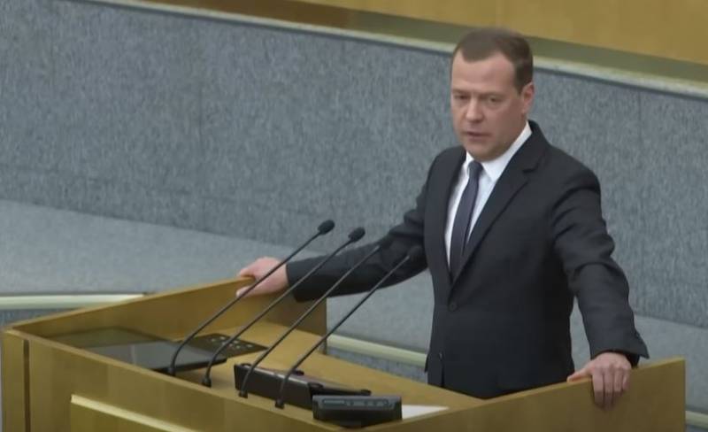 «Недопрезидент марионеточного государства»: Медведев прокомментировал предложение главы Латвии создать трибунал по Украине