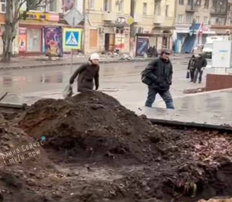 ВСУ вырыли окопы в центре Артемовска на случай прорыва российских войск