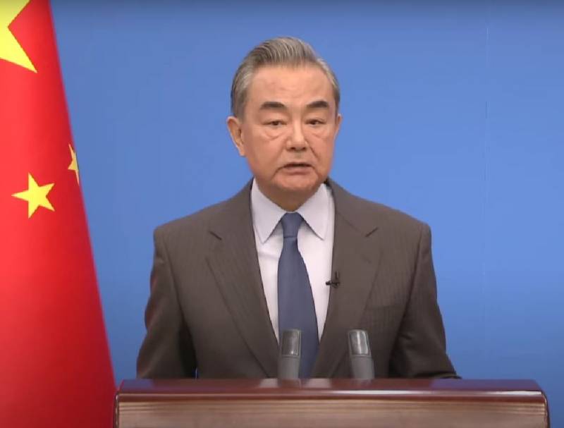 Глава МИД Китая раскритиковал госсекретаря США за попытку разузнать о контактах Пекина с Россией