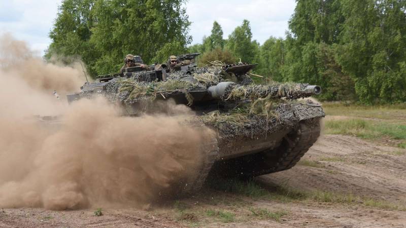 Немецкое правительство официально сообщило о начале поставок танков Leopard 2 Украине