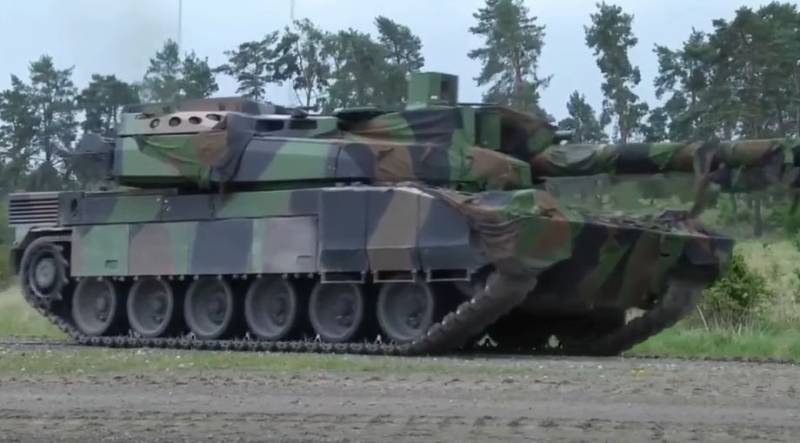 德国媒体关于可能向基辅供应勒克莱尔坦克: 法国军方自己说, 当一个坦克在运行时, 两个正在装修