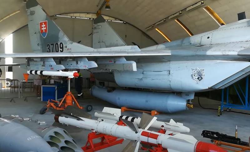 Зеленский обратился к Словакии с просьбой передать Украине списанные истребители МиГ-29