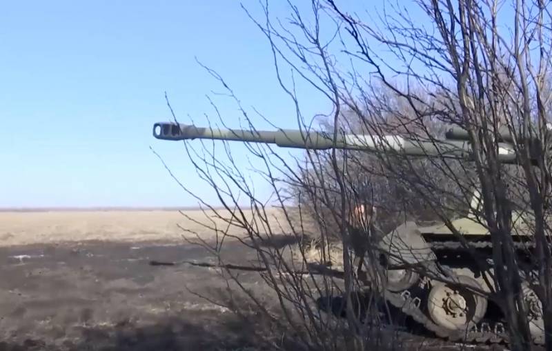 L'artillerie des forces armées RF a détruit une colonne de réserve ennemie, essayant de pénétrer dans Artyomovsk du côté de Chasov Yar