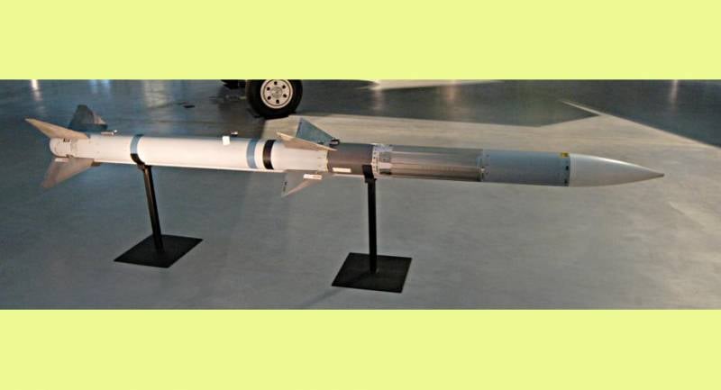 Пентагон изучает возможность интеграции ракет AIM-120 класса «воздух-воздух» с истребителями советского образца ВСУ