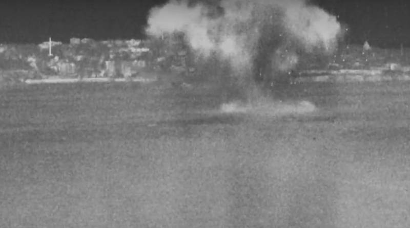 Детонация одного из подводных дронов ВСУ во время попытки прорыва на территорию Севастопольской бухты попала в кадр