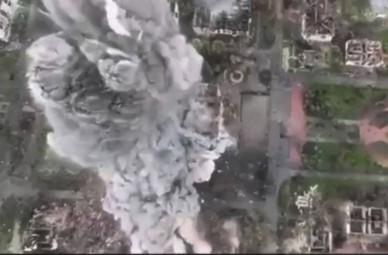 Появились кадры с мощным взрывом в Артёмовске