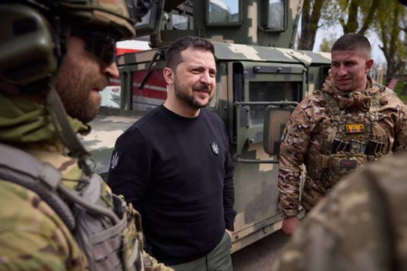 Зеленский сообщил, что прибыл на передовые позиции ВСУ в Авдеевке