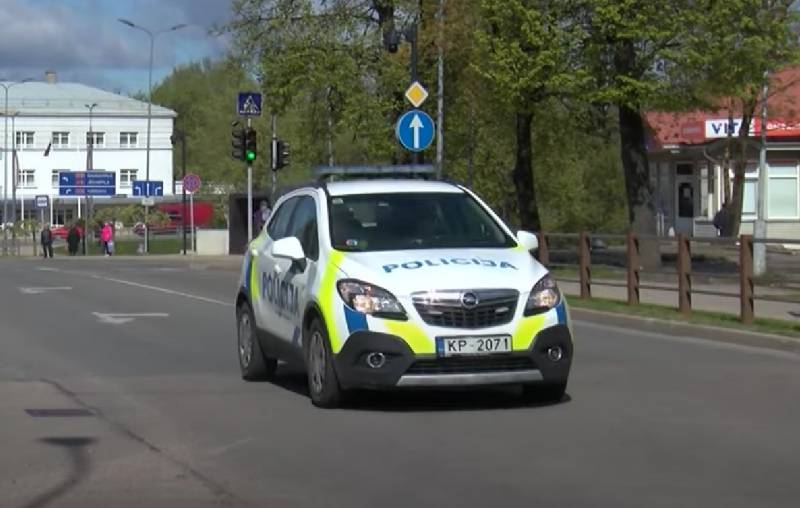 В Латвии проведены задержания и аресты за возложение цветов и демонстрацию «запрещённой» символики в День Победы